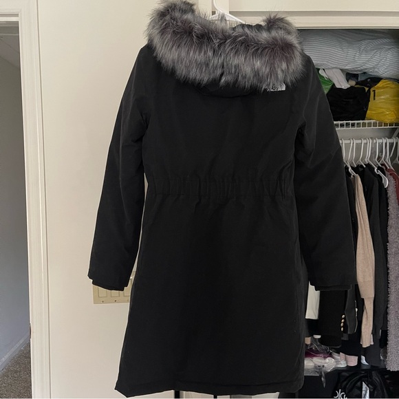 The North Face Women’s Arctic Parka black size S NWT - Picture 3 of 3